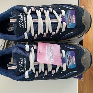 Sketchers 
MEMORY FOAM